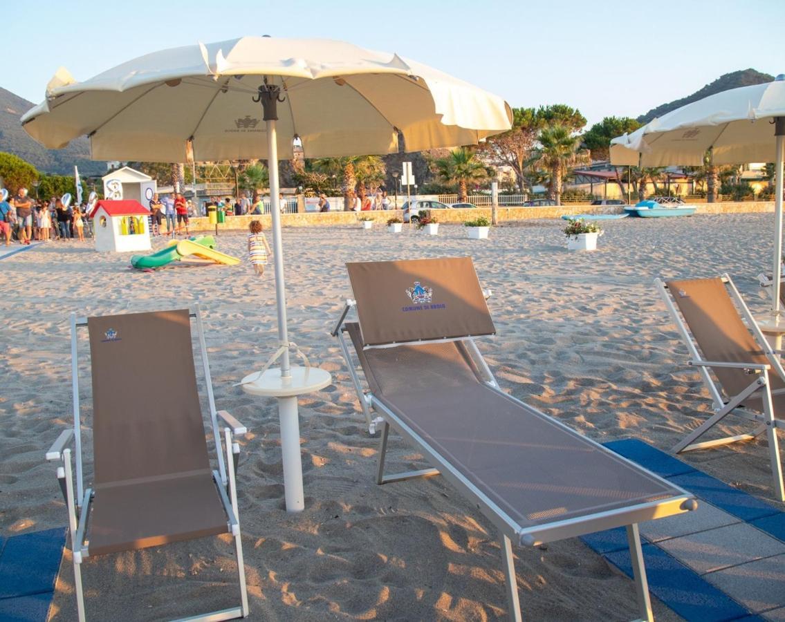Апартаменты Casa Tranquilla E Luminosa Con Terrazzo A Due Passi Dal Mare Броло Экстерьер фото