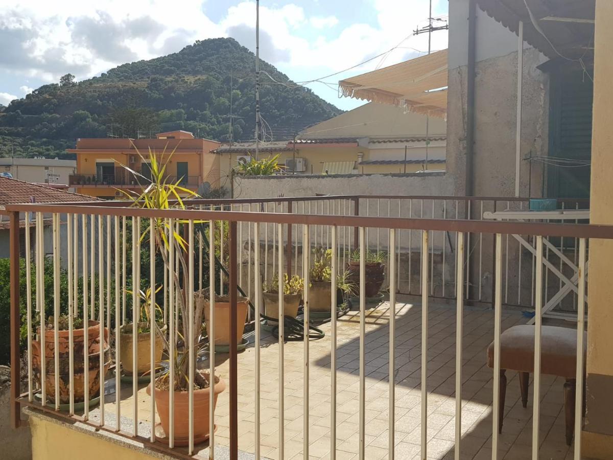 Апартаменты Casa Tranquilla E Luminosa Con Terrazzo A Due Passi Dal Mare Броло Экстерьер фото
