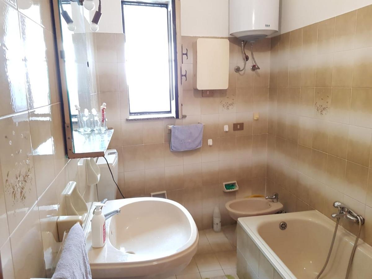 Апартаменты Casa Tranquilla E Luminosa Con Terrazzo A Due Passi Dal Mare Броло Экстерьер фото